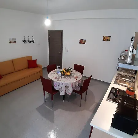 Living Vacanze Aparthotel *