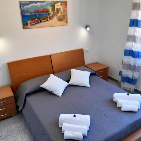 Living Vacanze 3* 피라이노